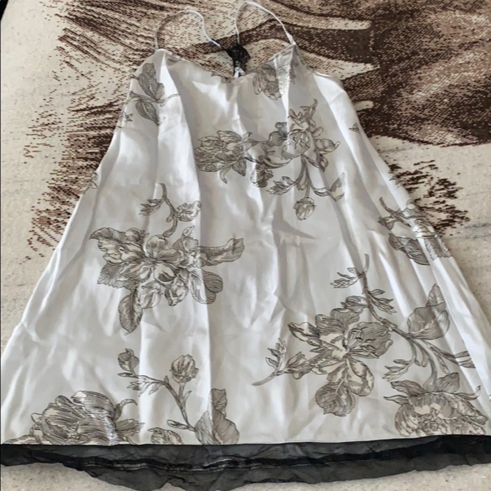 Silk like flower night gown